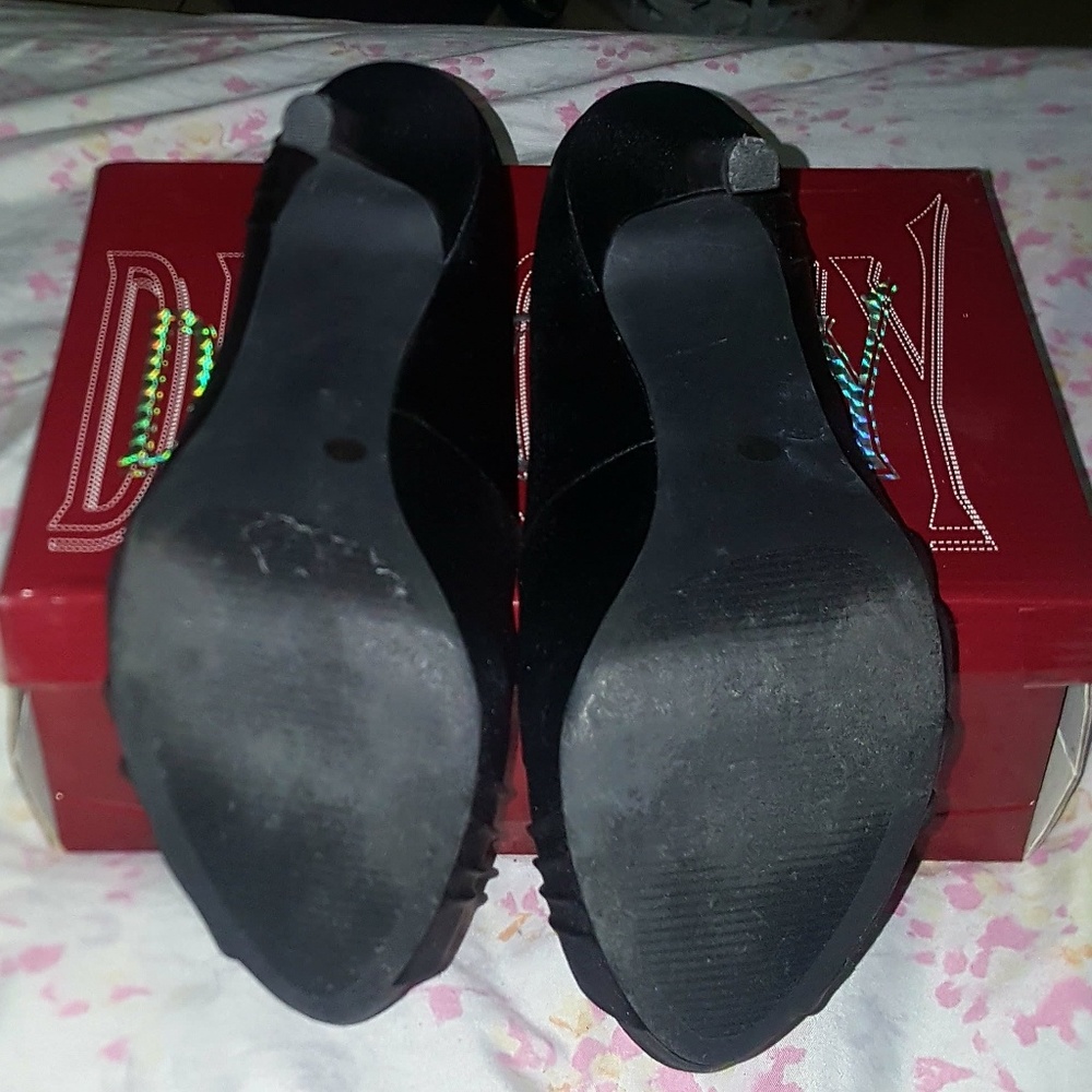 Heels - Picture 4 of 7